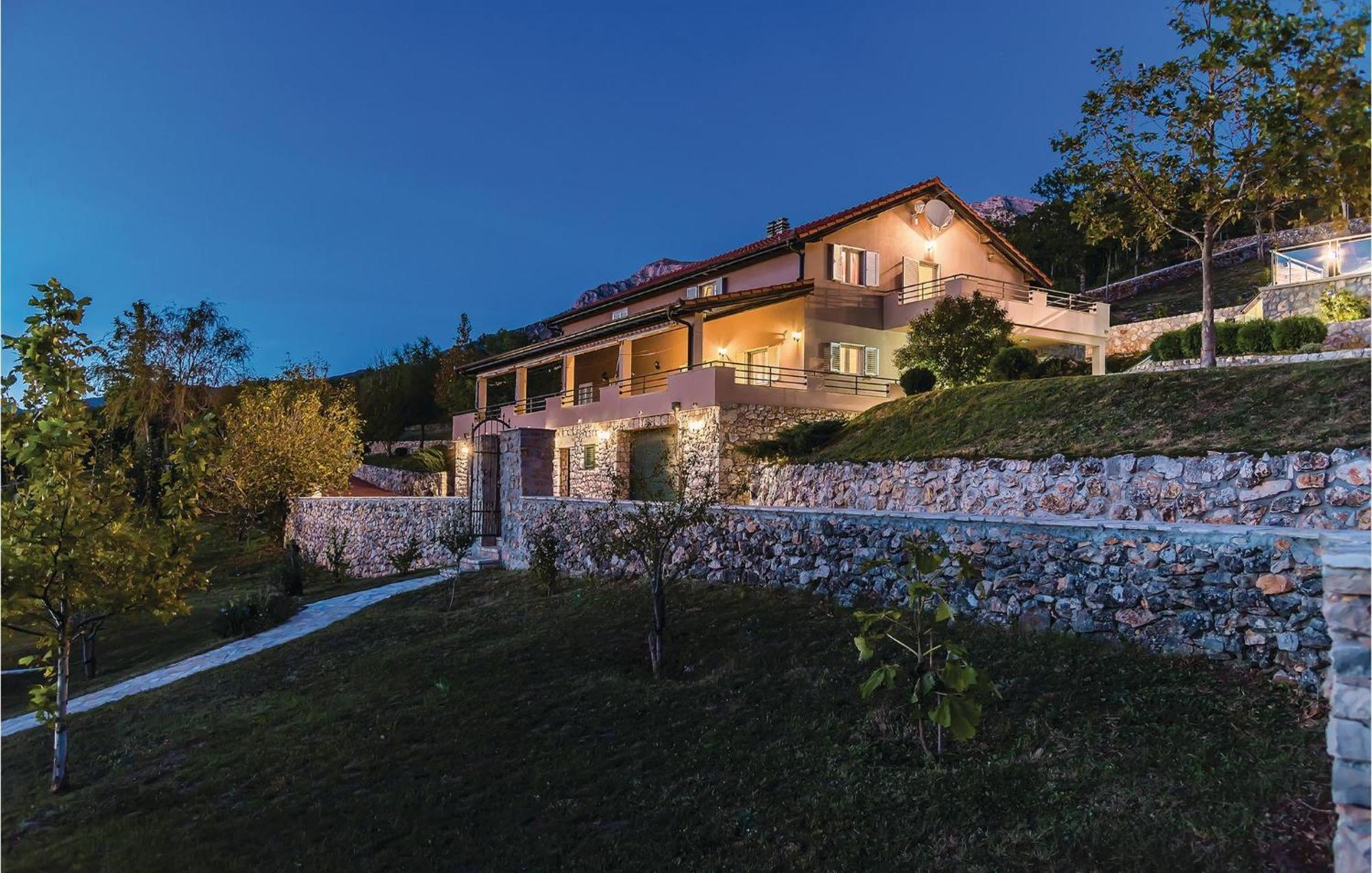 Gorgeous Home In Kijevo With Kitchen Ngoại thất bức ảnh