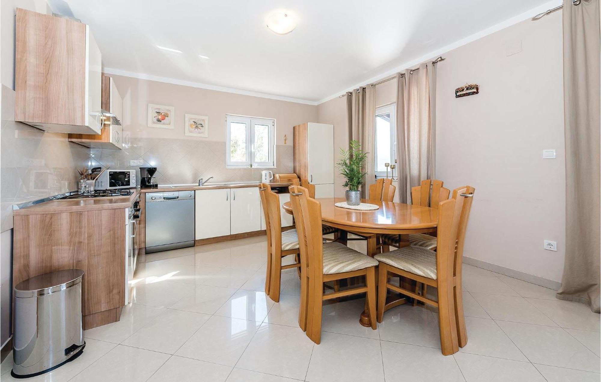 Gorgeous Home In Kijevo With Kitchen Ngoại thất bức ảnh