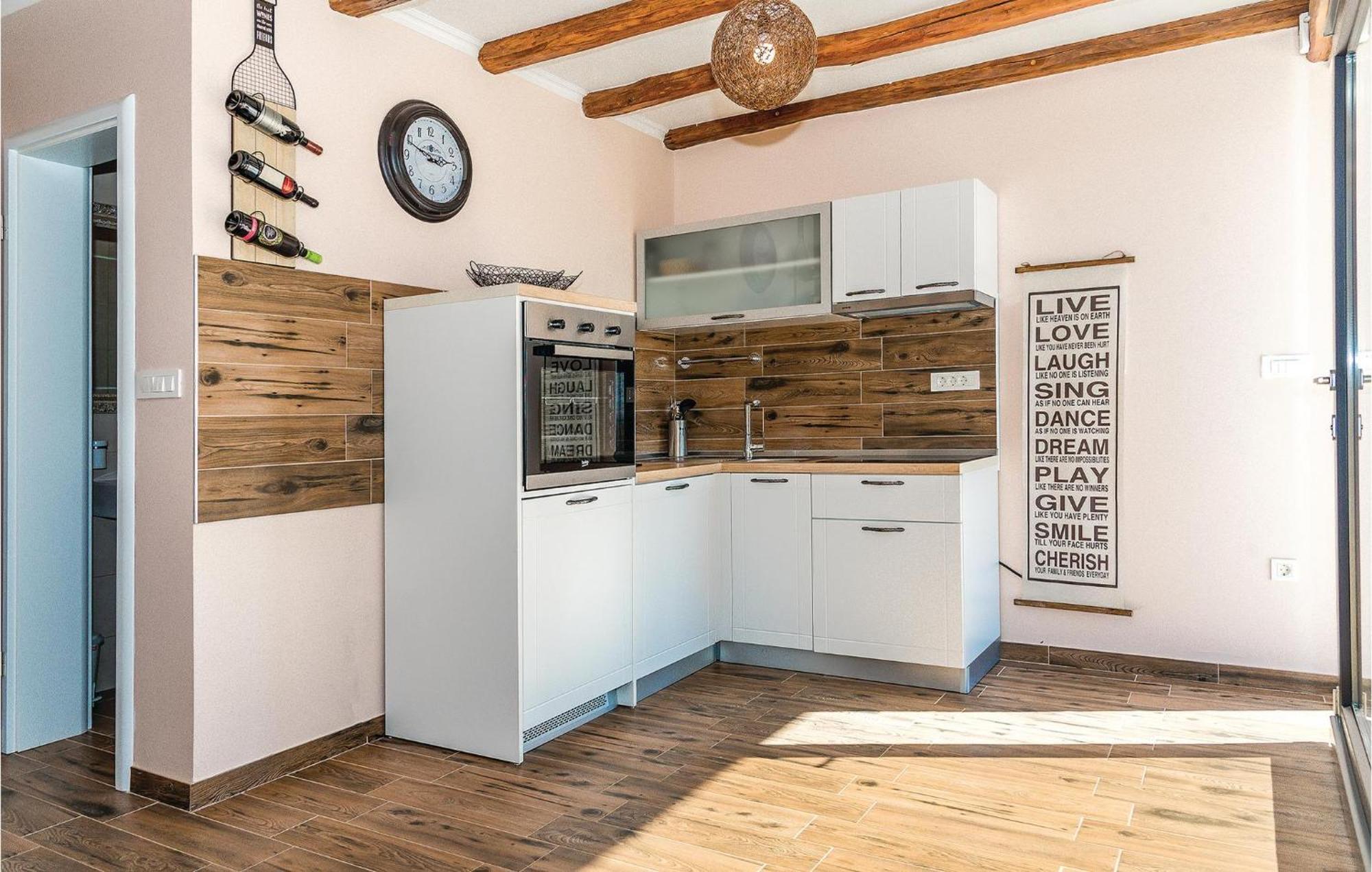 Gorgeous Home In Kijevo With Kitchen Ngoại thất bức ảnh
